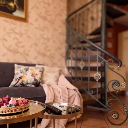 Daire Comfort Maisonette Near To Alexander Nevsky Cathedral *